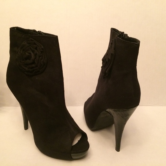 New Cute Black Peep Toe Booties - Picture 5 of 9